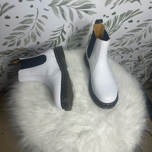 DR MARTENS 2976 Chelsea Boots - Picture 7 of 9